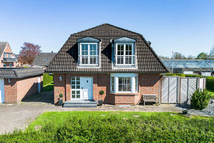 Einfamilienhaus mit großem Grundstück & Doppelgarage in Curslack - Hamburg