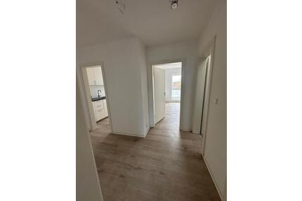 Moderne Dachgeschosswohnung | EBK | großer Balkon - Wriezen