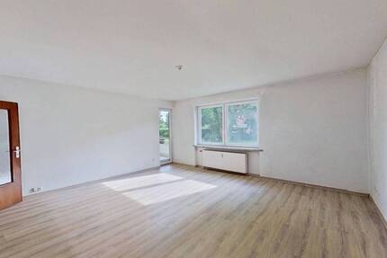 Helle 3-Zimmer-Wohnung mit sonnigem BALKON, Wannenbad und viel Platz zur freien Entfaltung - Rendsburg