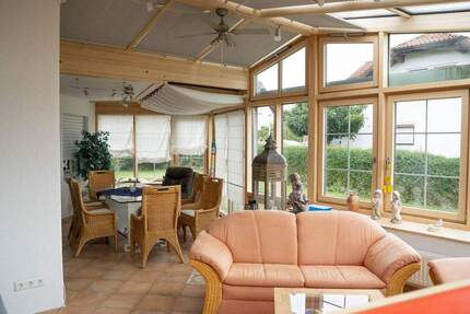 Ein Zweifamilienhaus mit Einliegerwohnung in traumhafter Lage - Laichingen Suppingen