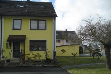 Reiheneckhaus mit Garten und Garage in ruhiger, gepflegter Lage - Selb