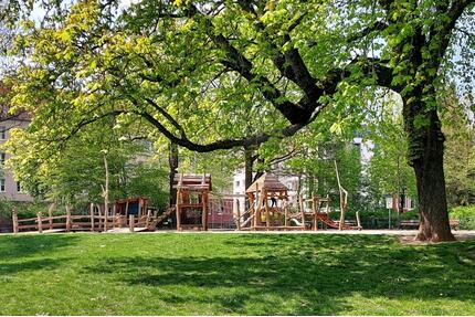 !! Wohnen am Gerhard-Hauptmann-Platz !! helle 3 Raum-Whg. mit Aufzug, Balkon und Tageslichtbad - Chemnitz Kapellenberg