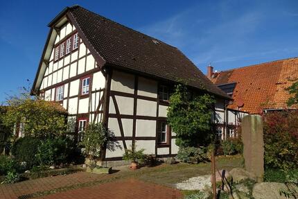 Geräumiges Fachwerkhaus mit großer Scheune -Platz für viele Ideen - Hessisch Oldendorf