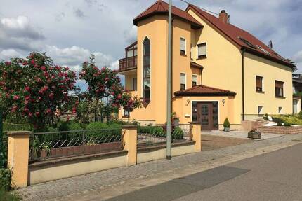 Freistehendes 1-2 FH Generationenhaus mit Garten Garagen Fernblick in ruhige Lage 66636 Tholey