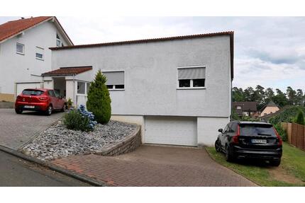 Wohnhaus 3 Wohneinheiten - 385.000,00&nbsp;EUR Kaufpreis, ca.&nbsp; 200,00&nbsp;m&sup2; in Duisburg (PLZ: 47228) Rheinhausen