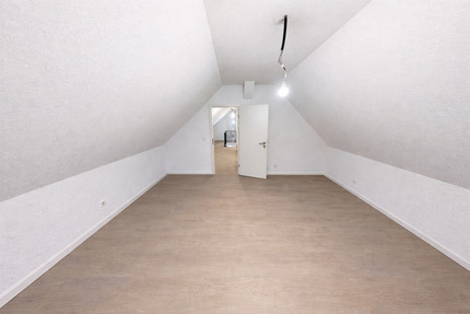 Neu ausgebaute 3-Zi.-Maisonette-Wohnung – inkl. neuer EBK & Stellplatz - Waiblingen Beinstein