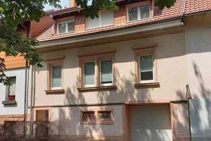 Zwei Wohnungen! Die Masionette wird frei - eine Wohnung vermietet - Mieteinnahme + Balkonen, Garten und Garage, in St. Ingbert-SÜD - Sankt Ingbert