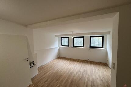 Erstbezug nach Sanierung - 1-Zimmer-Apartment Souterrain - Gilching