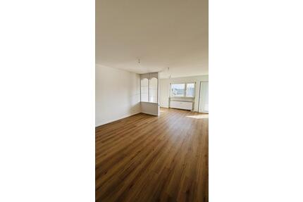 Erstbezug nach Renovierung: Großzügig geschnittene 3-Zimmer Wohnung mit Küche, Balkon & Garage - Groß-Gerau