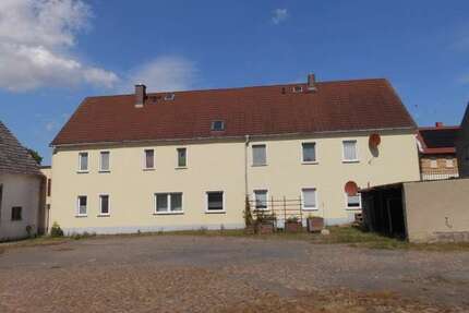 Haus zum Kaufen in Falkenhain 170.000,00 € 310 m²