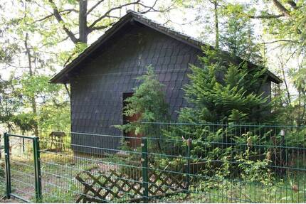 Waldhaus in Alleinlage - 82.000,00&nbsp;EUR Kaufpreis, ca.&nbsp; 40,00&nbsp;m&sup2;&nbsp;Wohnfl&auml;che in Schmelz (PLZ: 66839)