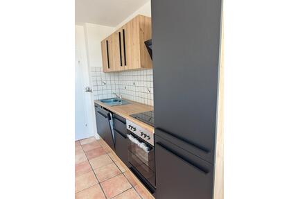 Möbelierte, sanierte 2-Zimmer-Wohnung in Sankt Augustin - Breitscheid