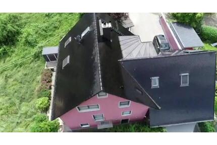 Großzügiges Haus mit Garten, Terrassen und Pool in ruhiger Lage - Neunkirchen am Brand