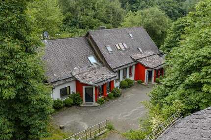 Haus zum Kaufen in Siegbach 250.000,00 € 334 m²