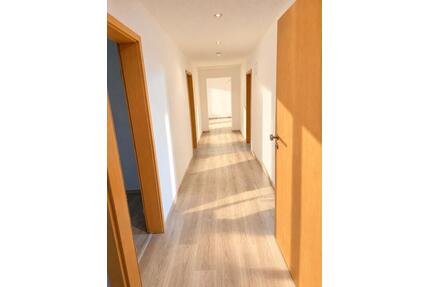 Großzügige 4-Zimmer Wohnung 115 m² Hell modern Badewanne - Homburg