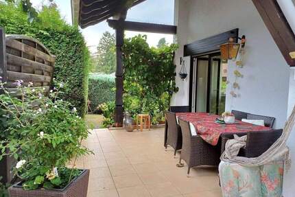 Homburg-Erbach! Freistehendes Komforthaus mit Balkonen, teilüberdachter Terrasse, Garten, Garage und Autoabstellplätzen, Nähe Lappentascherhof
