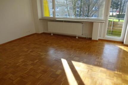 25 Min. nach Hamburg, 3‑Zi kernsaniert, 83m², EBK, Bad+WC, Balkon, Stellplatz, 975 €, Tostedt