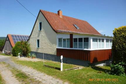 Haus in echter Ortsrandlage , ruhig gelegen mit Innenhof, Garage und kleiner Werkstatt - Erbenhausen Schafhausen