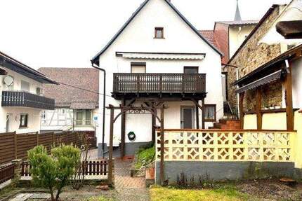 Charmantes Haus mit Garage, großem Hof und Garten - Malsch