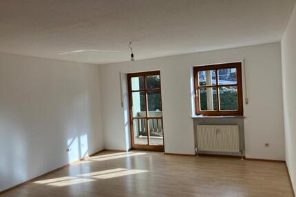 Sonniges 1 Zimmer Appartement mit Balkon und Küche zu vermieten - Deggendorf