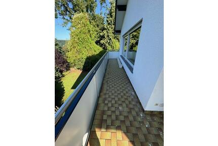 ruhige und hochwertige 4 ZKB Wohnung mit Balkon und Garage - Saarbrücken Brebach-Fechingen
