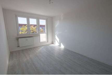 Wohnung zum Mieten in Halle (Saale) 364,00 € 75.73 m²