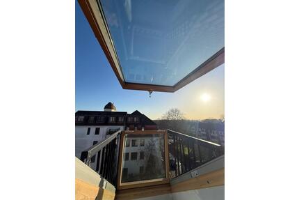 Diese gut geschnitten 2 Zimmer-Wohnung mit Kammer befindet sich in einem gepflegten Mehrfamilienhaus in Duisburg-Friemersheim und überzeugt durch eine funktionale Raumaufteilung sowie vielseitige...