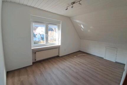 4 ZKB Wohnung in Steinperf - 880,00&nbsp;EUR Kaltmiete, ca.&nbsp; 100,00&nbsp;m&sup2; in Steffenberg (PLZ: 35239)