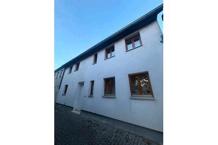 Einfamilienhaus - 235.000,00&nbsp;EUR Kaufpreis, ca.&nbsp; 125,00&nbsp;m&sup2; in Lauingen (Donau) (PLZ: 89415)
