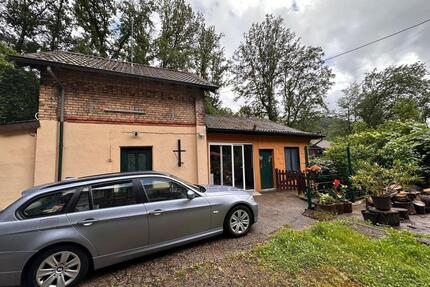 Einfamilienhaus mit Nebengebäuden - Quierschied