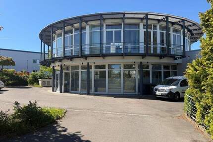 Repräsentative Gewerbeimmobilie (Industriegebäude) mit Atrium – Ideal für KRANKENTRANSPORT, KFZ-HANDEL, WERKSTATT, ÄRZTEZENTRUM oder auch Produktion - Lüdenscheid