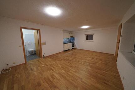 1 Zimmer Wohnung, eigene Haustüre, Parkstetten, Warmmiete 550€