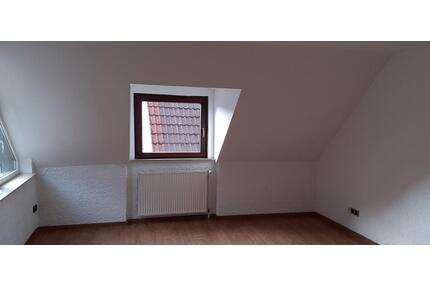 Gemütliche, helle 3 Zimmer Dachgeschosswohnung, zentral in Mz-Ebersheim - Mainz