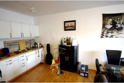 Gemütliche, helle 2-Zimmer-Wohnung mit Einbauküche und Stellplatz - Coburg