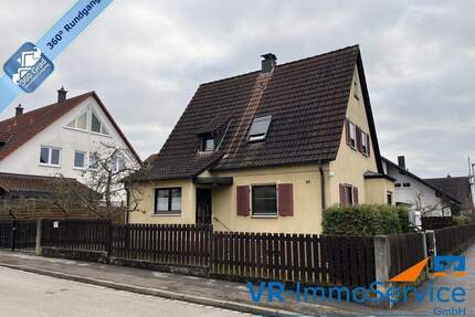 Ihr neues Zuhause wartet auf Sie - Wohnhaus mit Garten und Garagen in Roth!