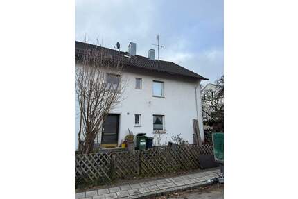 Sanierungsbedürftige Doppelhaushälfte mit großem Garten und Gestaltungspotenzial - Verkauf im Bieterverfahren - Rückersdorf Entensee