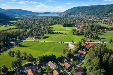 WOHNTRÄUME REALISIEREN. Grundstück mit Altbestand in Rottach-Egern, Trinis