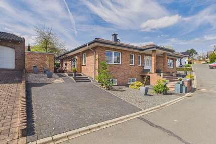 Haus zum Kaufen in Esch 499.000,00 € 298 m²