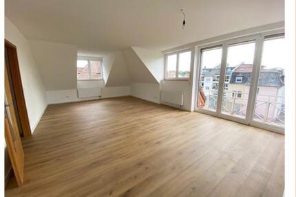 Charmante 3-Zimmer-Dachgeschosswohnung (3. OG) ab 1.4.15.4. - Frankfurt am Main Nord-Ost