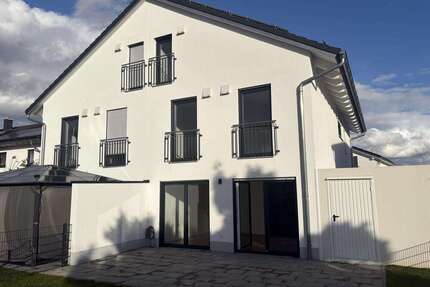 Haus zum Mieten in Berglern 2.500,00 € 161 m²