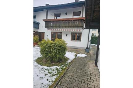 Doppelhaus Hälfte zu vermieten - 1.400,00&nbsp;EUR Kaltmiete, ca.&nbsp; 126,00&nbsp;m&sup2; in Mühldorf am Inn (PLZ: 84453)