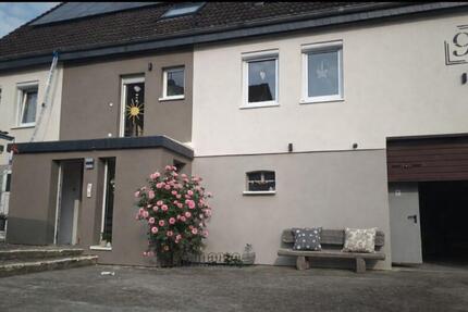 Modernisiertes Fachwerkhaus mit 160 m², Scheune, Garage & Garten - Antrifttal
