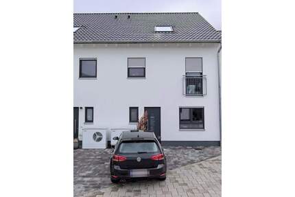 Attraktives und neuwertiges Reihenhaus in ruhiger Lage Grünstadts mit EBK