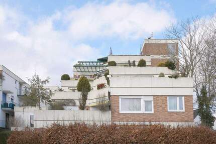 Kassel-Wolfsanger: Sehr großzügige 3-4 Zimmer Wohnung mit großer Dachterrasse, eigener Garage und einem überwältigenden Fernblick