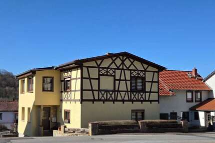 Haus zum Kaufen in Henneberg 160.000,00 € 142 m²