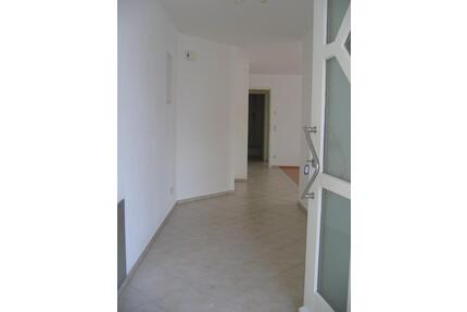 Büro zu vermieten - 620,00&nbsp;EUR Kaltmiete, ca.&nbsp; 62,00&nbsp;m&sup2; in Siegsdorf (PLZ: 83313)