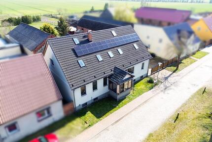Dreiseitenhof mit 4.548 m² Grundstück & 2 Wohnungen - Friesack