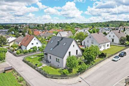 Haus zum Kaufen in Pfeffenhausen 561.000,00 € 216 m²