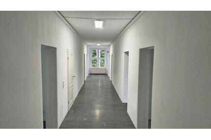 Große bezugsfertige Wohnung - 6,5 Zimmer + 3 Stellplätze - Hildesheim Himmelsthür
