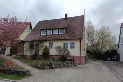 Familienfreundliches Einfamilienhaus mit 6,5 Zimmern - Satteldorf